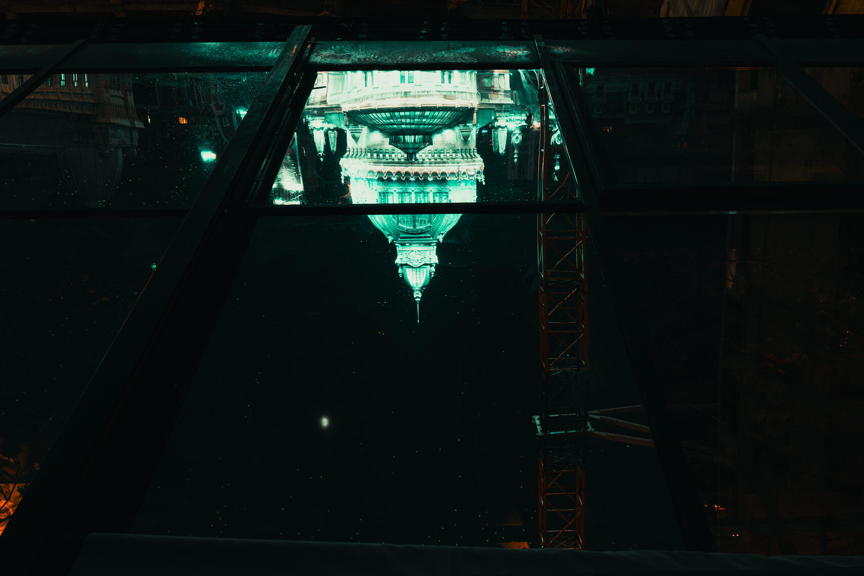 Nightlife Reflections 🌗